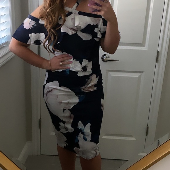 Dresses & Skirts - Floral Dress